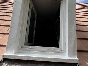 Couvreur à Othis - Remise en peinture des boiseries et des chiens-assis
