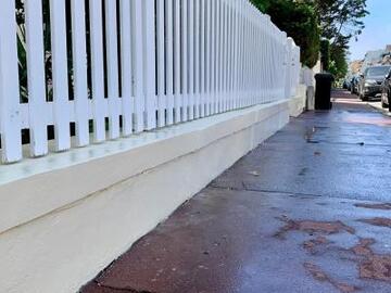 Réparation bas de mur suivie d’une remise en peinture en deux couches - déplacement jusqu’à Deauville